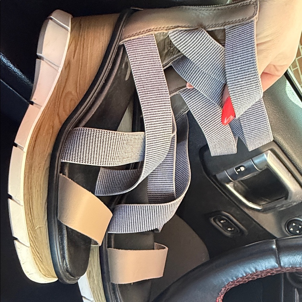 Sorel Joanie sandals sz 6